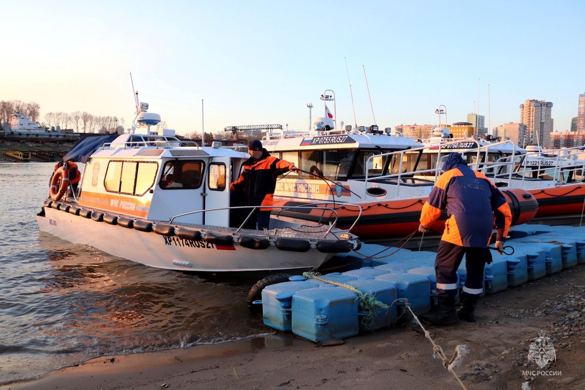 Спасатели экстренно эвакуировали пенсионера с острова Кабельный
