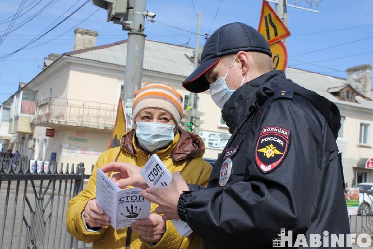 Курьера, который на пару с мошенниками выманивал деньги у пенсионеров, задержали в Хабаровске
