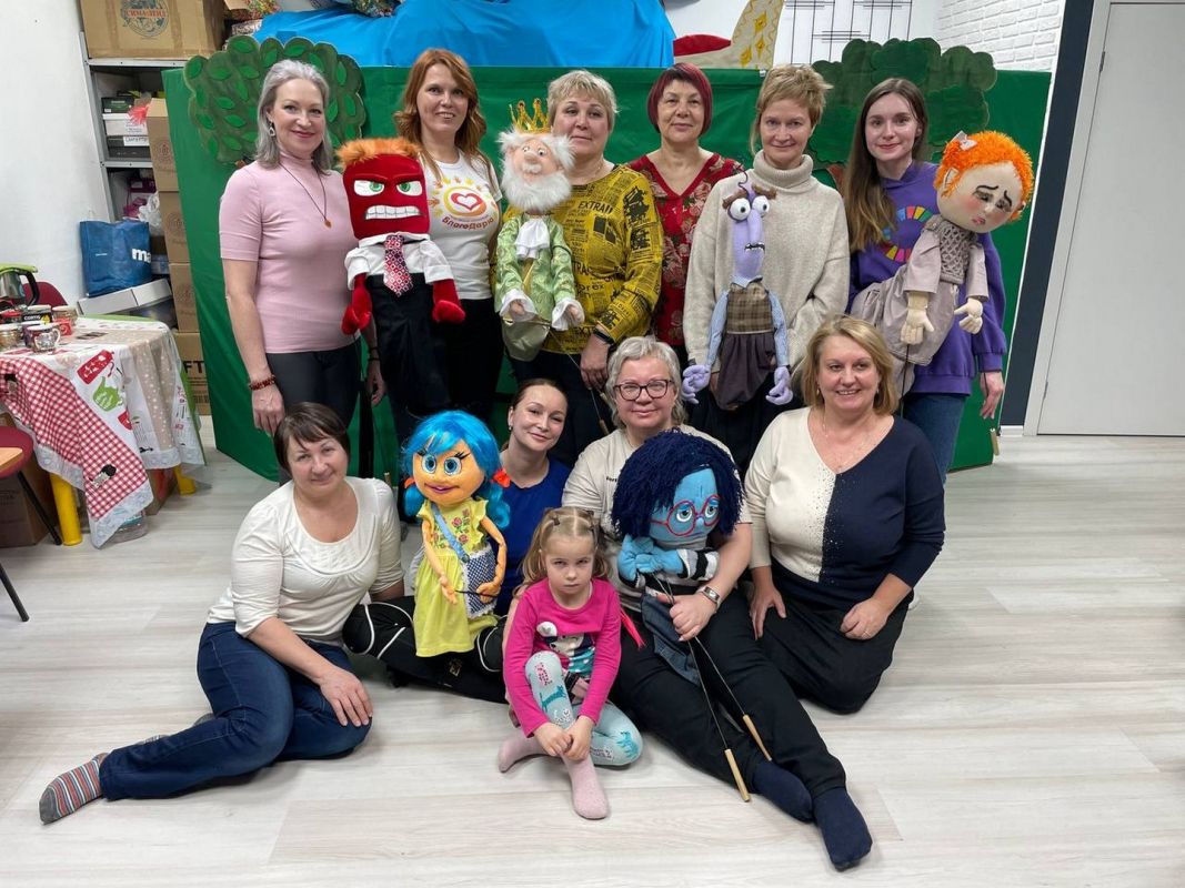 И взрослые играют в куклы: волшебный мир театра волонтёров