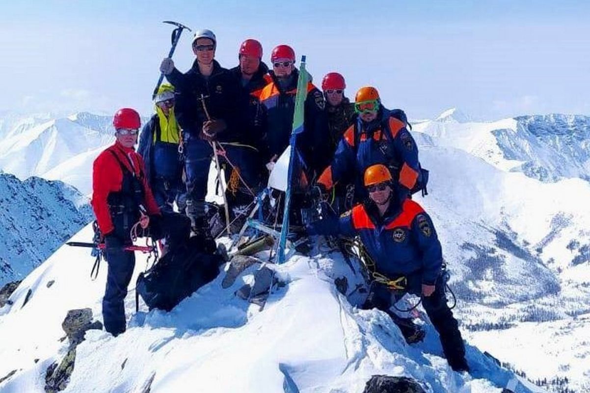 Спасатели из Хабаровского МЧС покорили Баджал и получили звание альпинистов