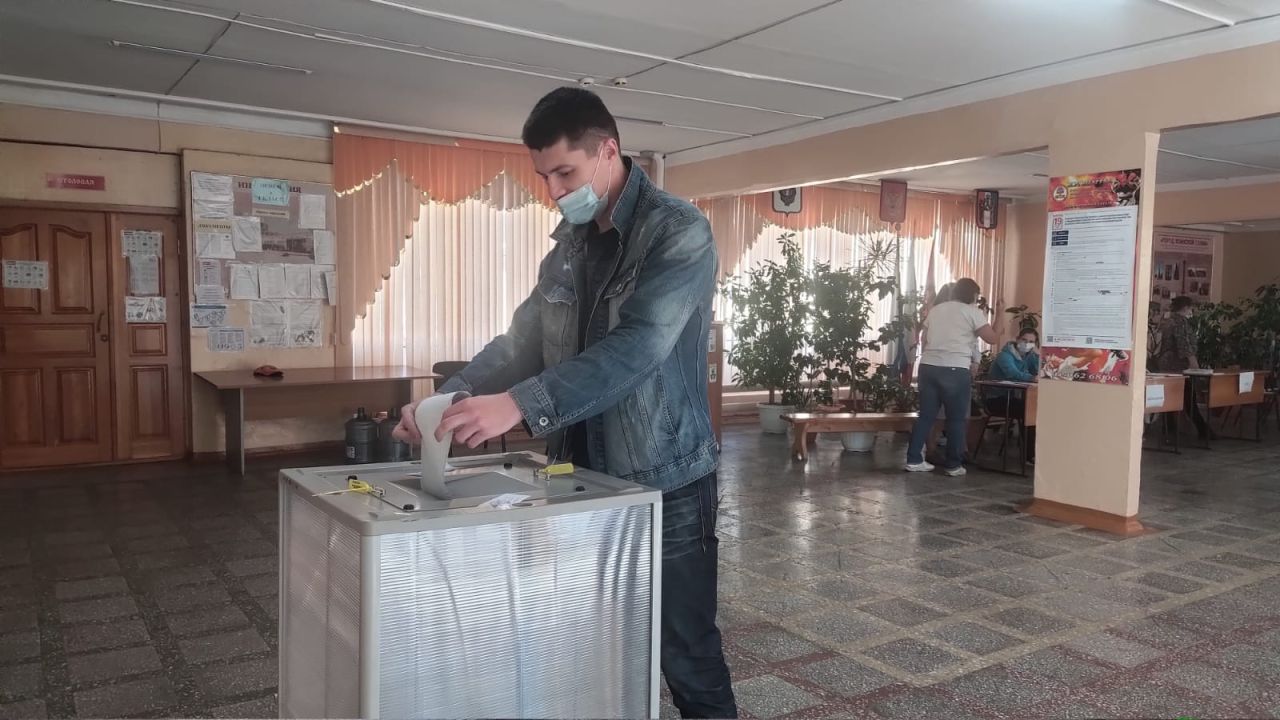 На участок – строем: как проходят выборы в Хабаровске