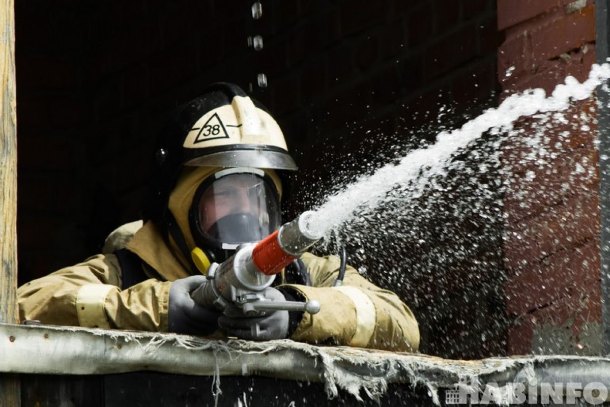 «В борьбе с огнем все может пойти не так»: хабаровские пожарные о своей работе