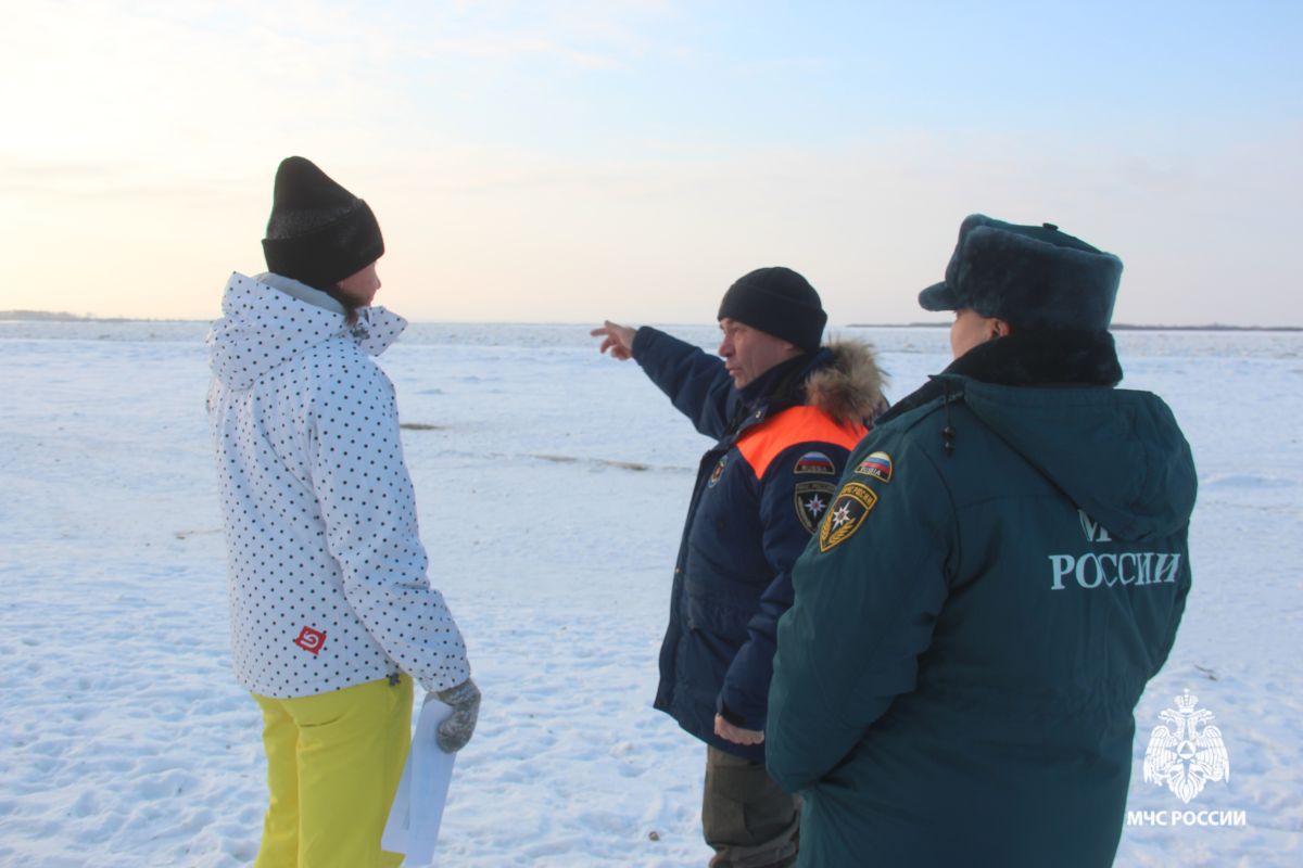 Хабаровчане продолжают ходить по опасному льду