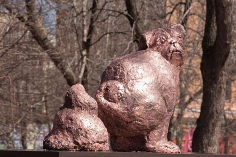 Скульптура, по задумке авторов, должна призывать горожан к чистоте.