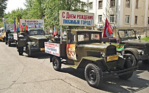 День Победы колонну ретро автомобилей Анатолия Насырова