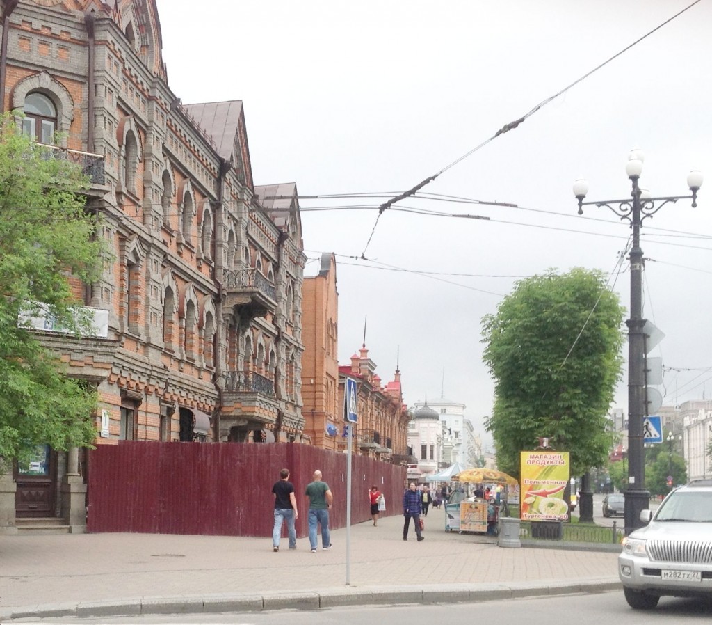 Парадный вход закрыт