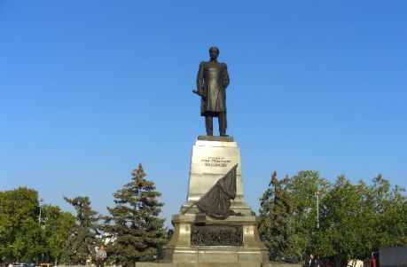 Памятник адмиралу Павлу Нахимову в Севастополе