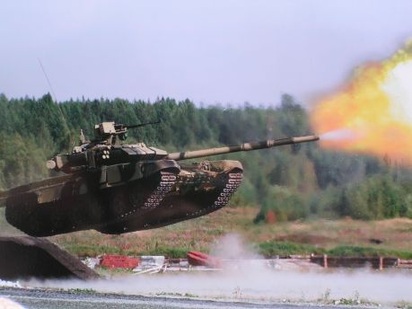Танковый биатлон скоро станет новым военно-прикладным видом спорта. В этом уверен министр обороны РФ Сергей Шойгу.