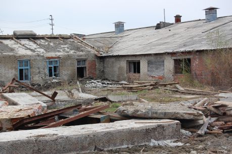 На разрушенной ферме ООО "Восточное" сейчас даже голуби не живут