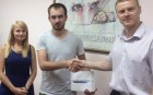 Евгений Семчук (в центре) профессионально занимается дизайном уже несколько лет.