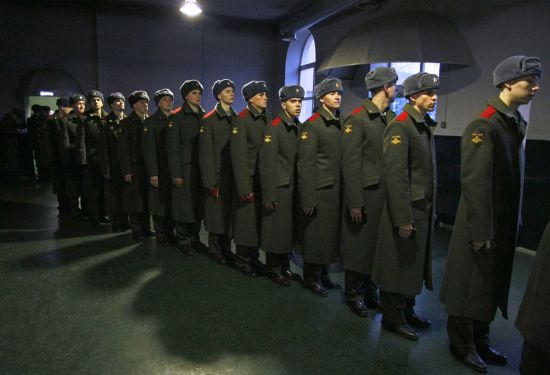 Почему в мирное время родители, отправляя своих сыновей на службу Родине, получают их обратно в цинковых гробах?