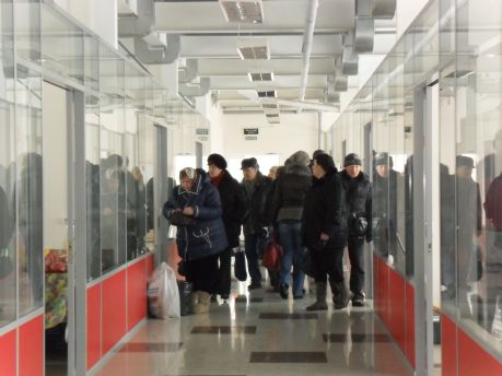 Теплое помещение и удачное расположение торговых мест по видам продукции - большой плюс для зимней торговли
