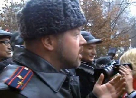 Кто сорвал звезду в полковничьих погон Антона Грачева на видео не видно? Люди скандировали полиции: «Позор! Позор!»