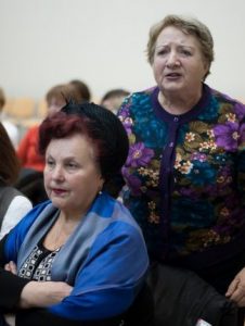 Жильцы на публичных слушаниях не могли скрыть тревогу. Фото ИА "Восток-Медиа"