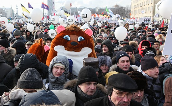 Россия. Москва. Во время митинга оппозиции "За честные выборы" на Болотной площади. Фото ИТАР-ТАСС/ Георгий Шпикалов