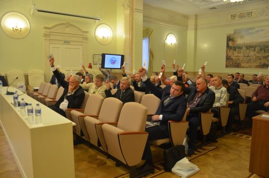 Новую формулу проведения чемпионата страны ряд тренеров резко раскритиковал. Однако на конференции ФХМР за Бориса Скрынника все проголосовали единогласно. Фото с сайта ФХМР.