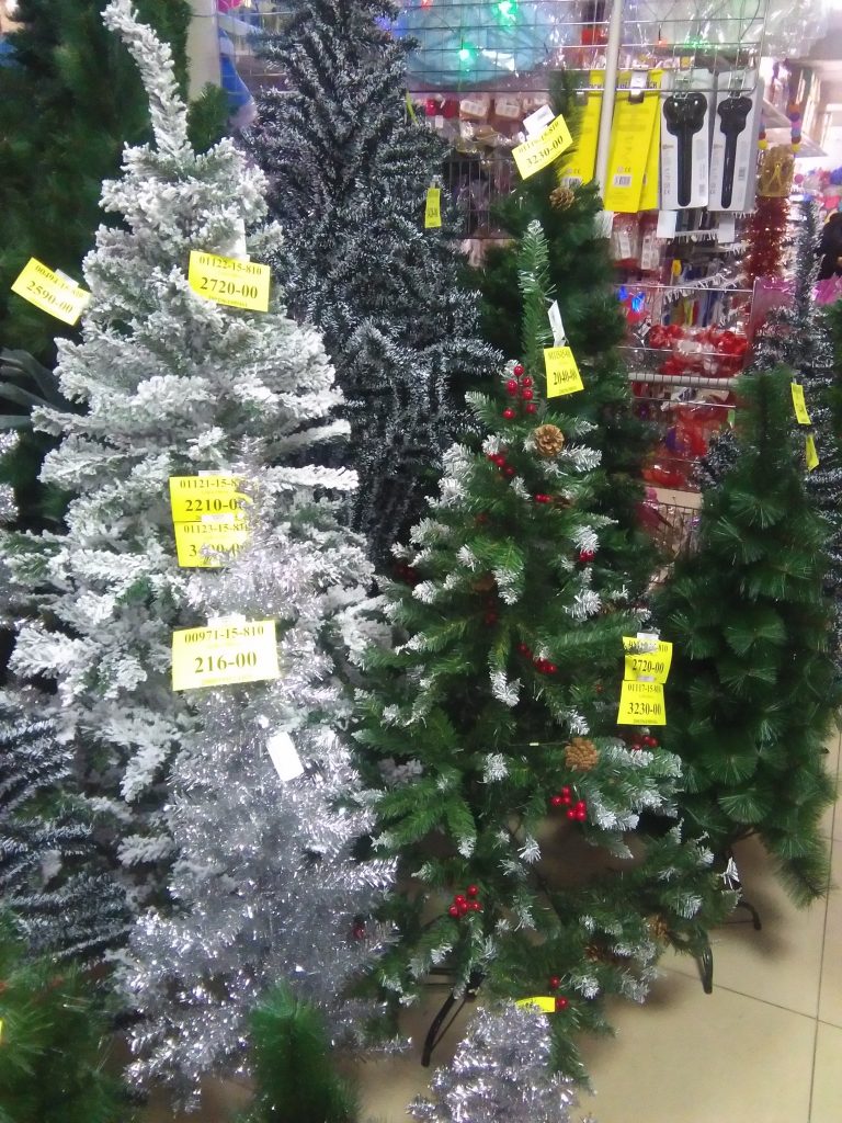 Сколько стоит наряд для новогодней ели в Хабаровске
