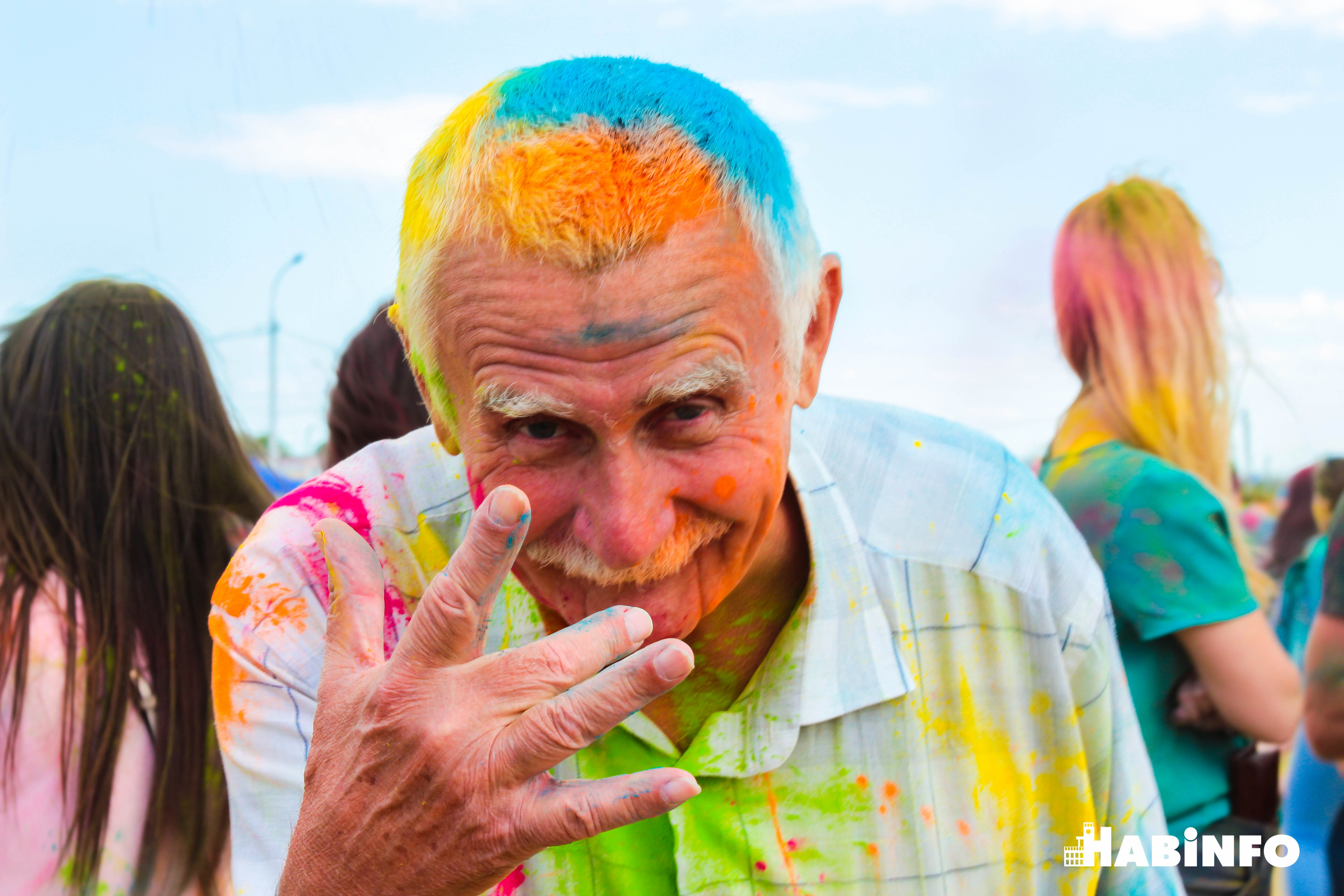 Чистым не уйти: в Хабаровске отметили фестиваль красок