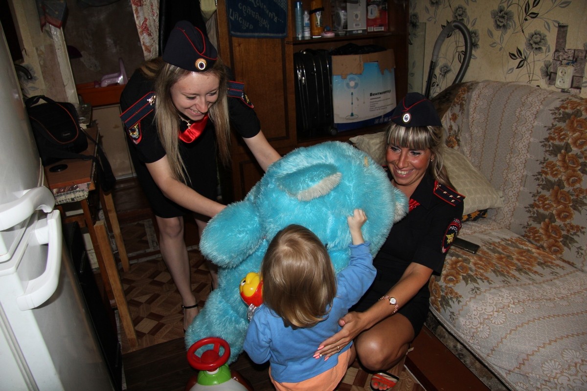 Полицейские в Хабаровске проверили неблагополучные семьи