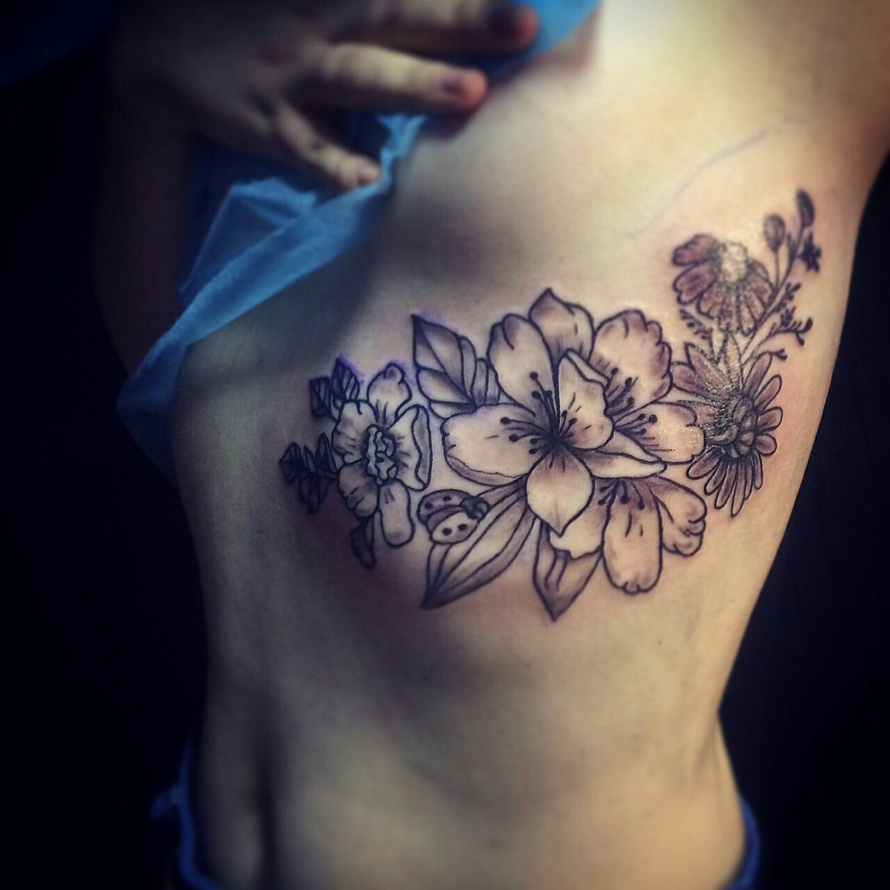Татуировщица Елена Аббасова: хабаровчанки хотят цветы под грудью и на ягодицах