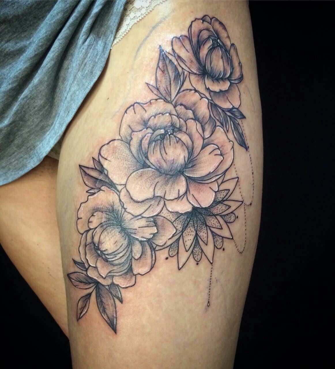Татуировщица Елена Аббасова: хабаровчанки хотят цветы под грудью и на ягодицах