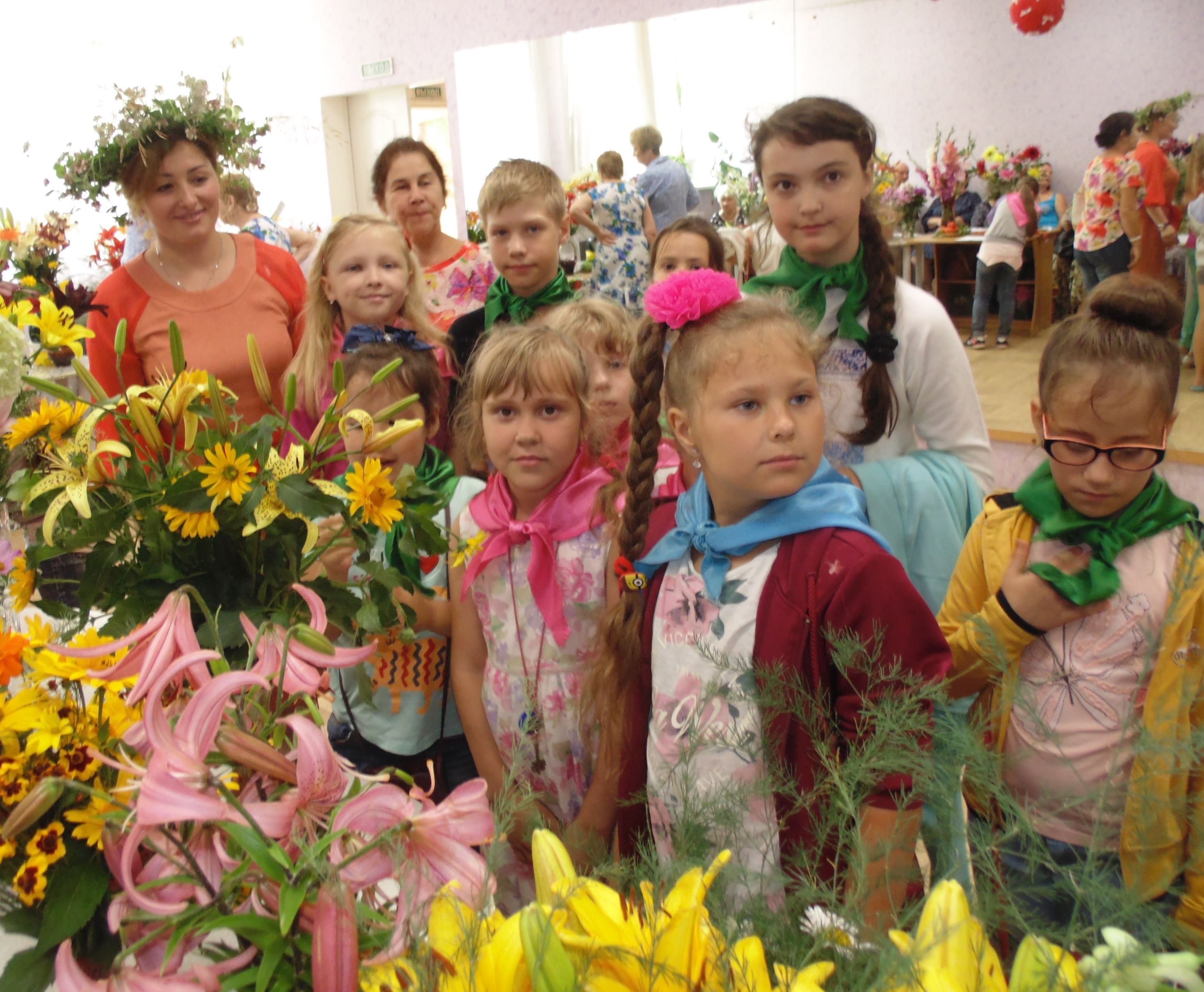 Дети знакомятся мир цветов