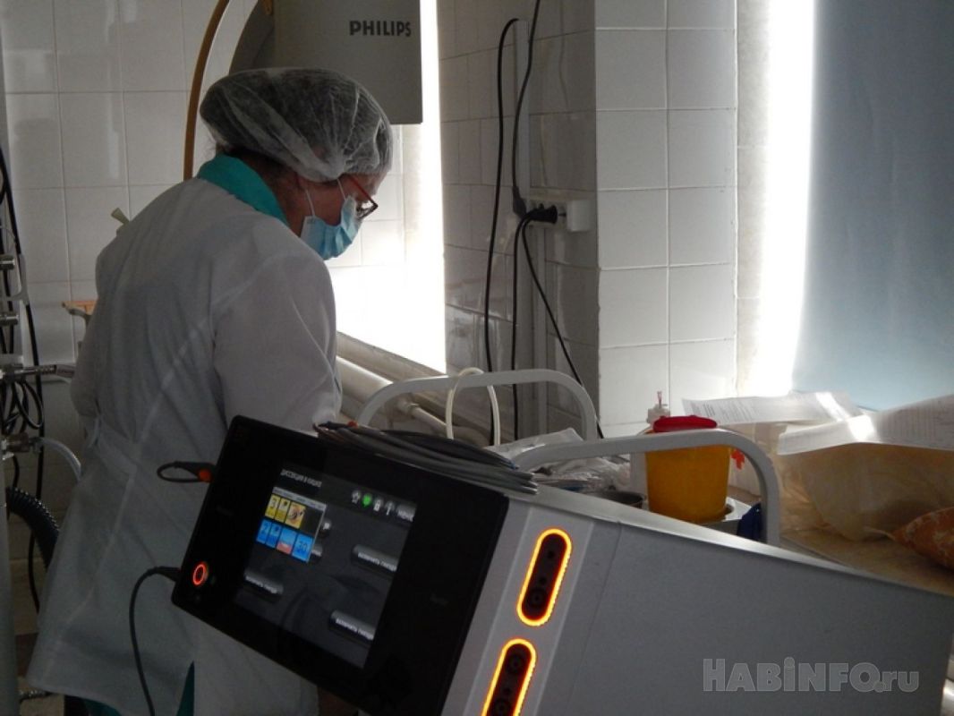 Хирурги из хабаровской больницы начали делать высокотехнологичные операции по удалению опухоли в ЖКТ