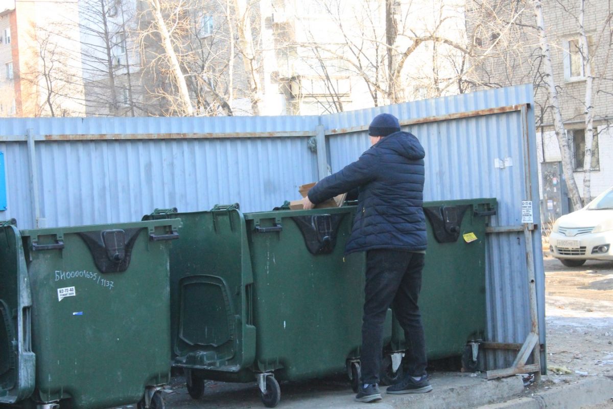 Тысячу новых мусорных баков закупили для Хабаровска