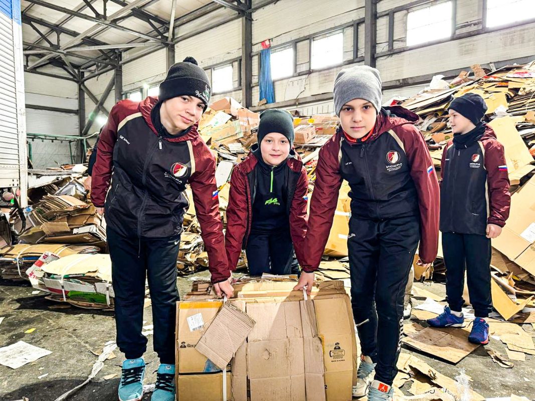Юные футболисты Хабаровска не только гоняют мяч, но и участвуют в экологических акциях