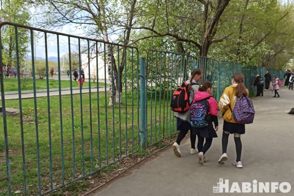 Безопасность или борьба с родителями: хабаровские школы закроют на замок