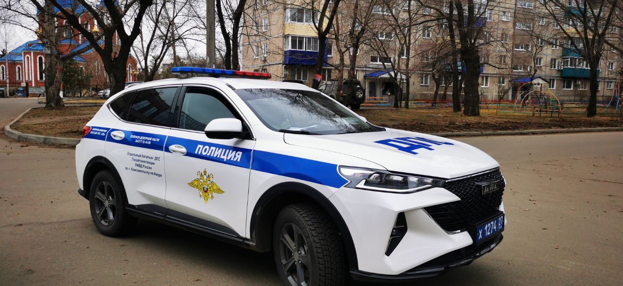 Девочка-подросток каталась на автомобиле в Хабаровске