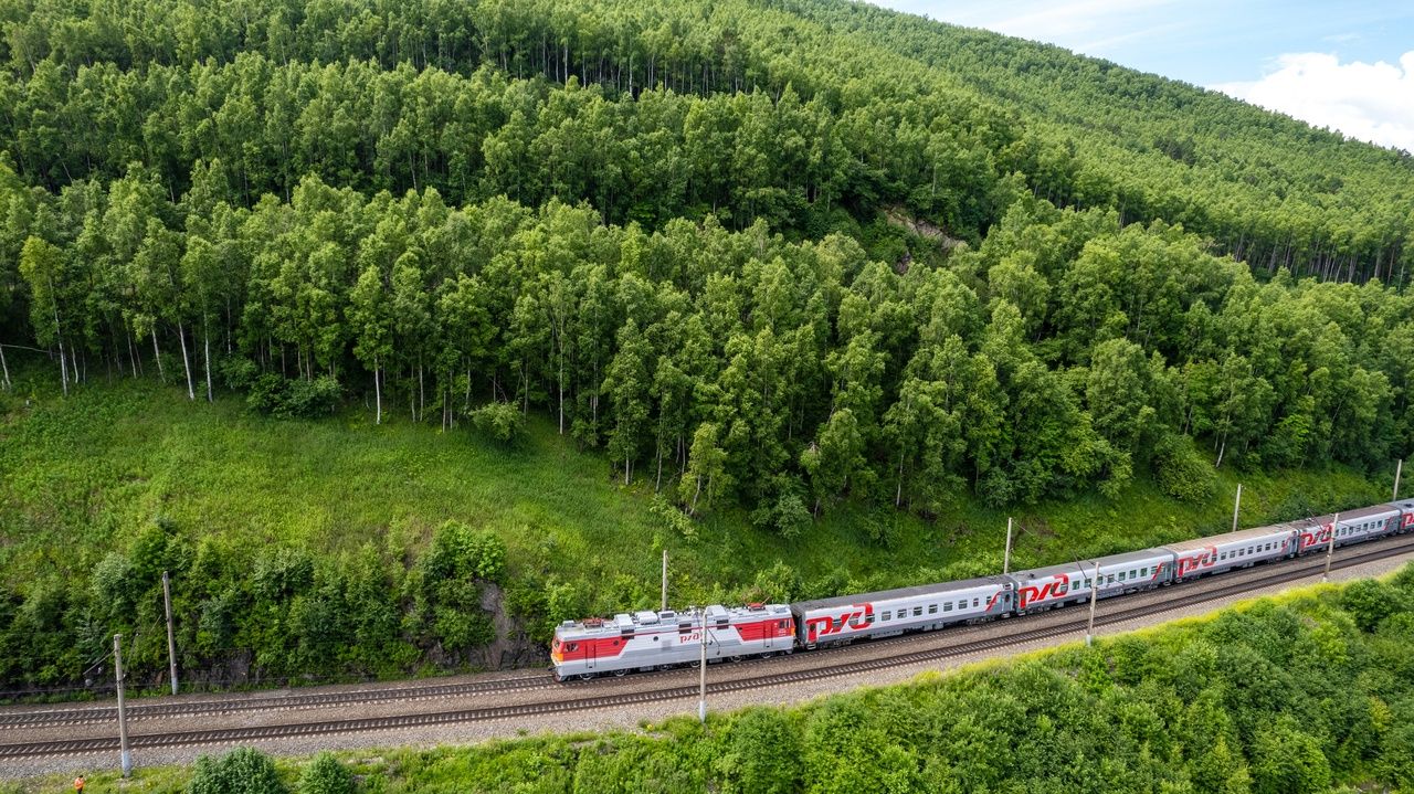 В летний период увеличится количество поездов в Приморье