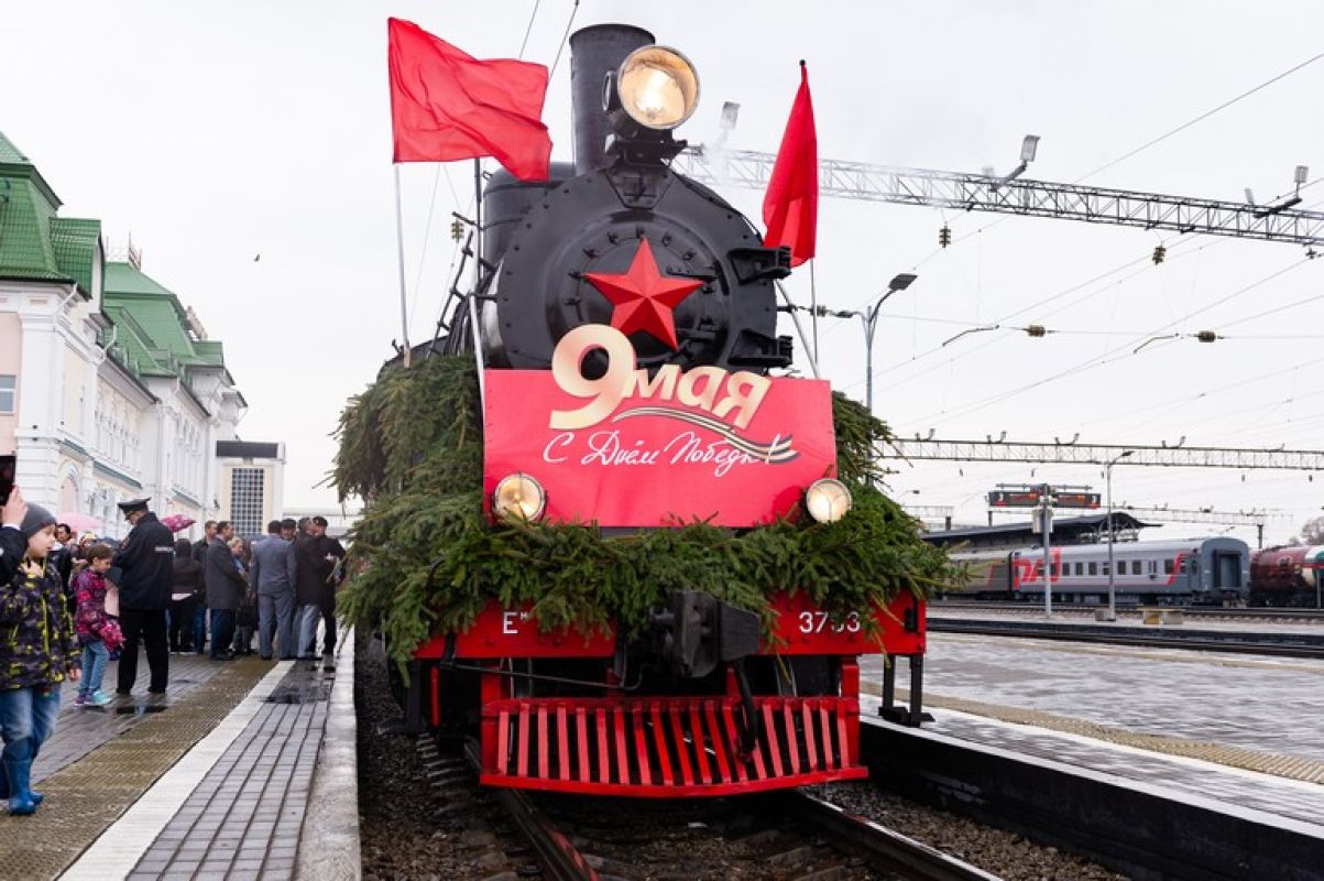 Со слезами на глазах: ретро-поезд «Победа» прибыл в Хабаровск