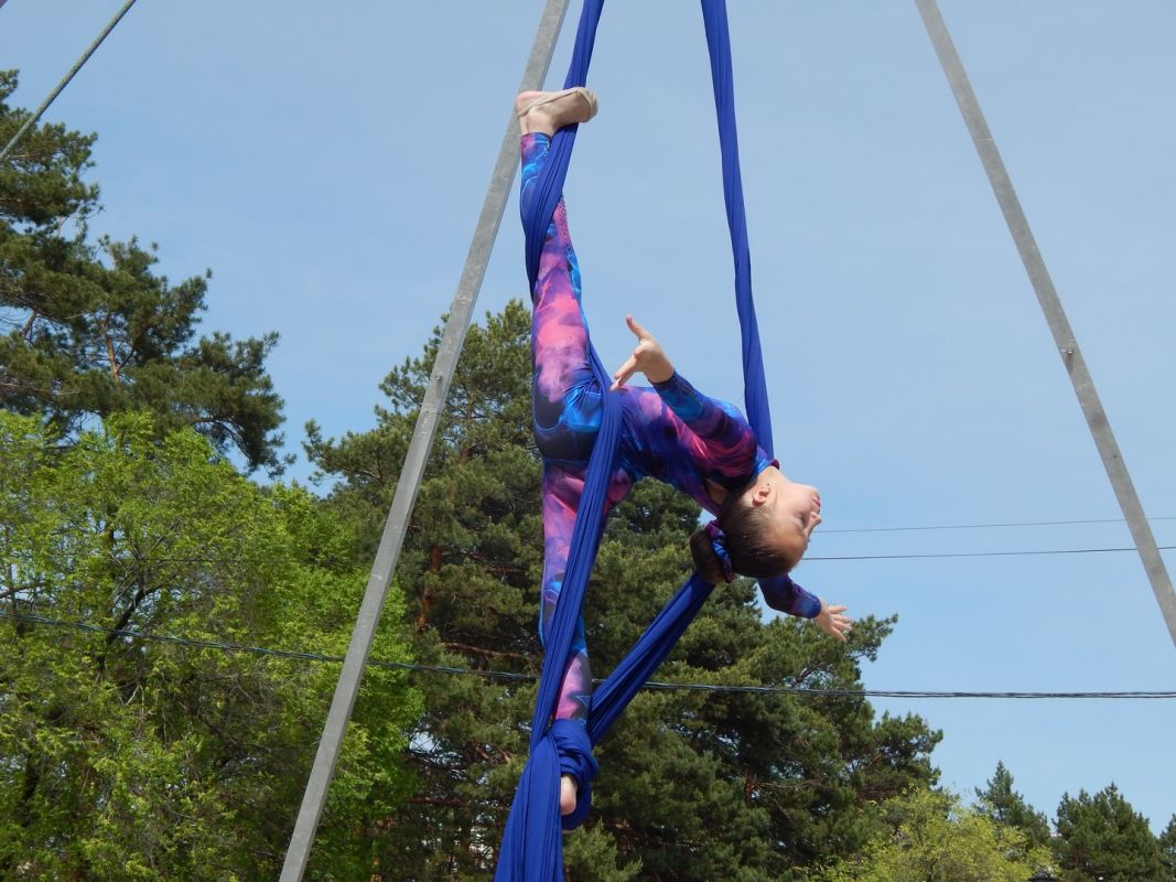 Опасные трюки на кольце. Фестиваль воздушной гимнастики прошёл в Хабаровске