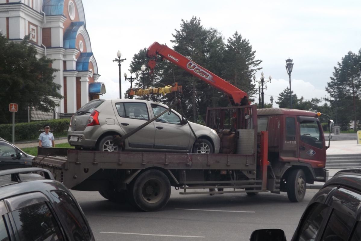 Как вернуть машину со штрафстоянки в Хабаровске?