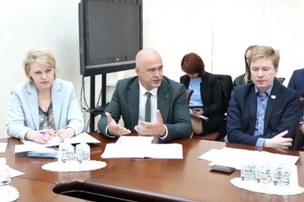 Проблему чрезмерного употребления алкоголя среди молодежи обсудили краевые депутаты и эксперты