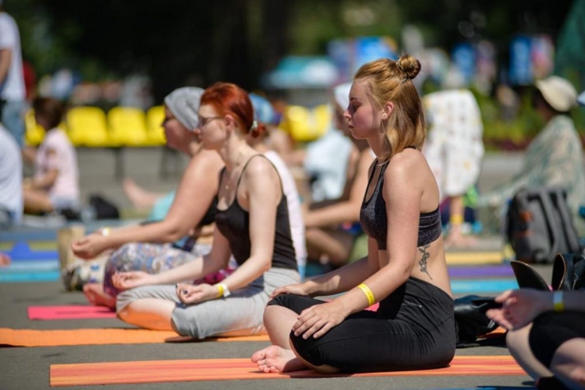 Какой сегодня праздник: Международный день йоги и празднования солнцестояния