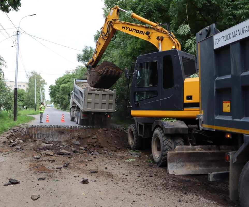 Мэр Хабаровска проверил ремонт дороги в посёлке Горького