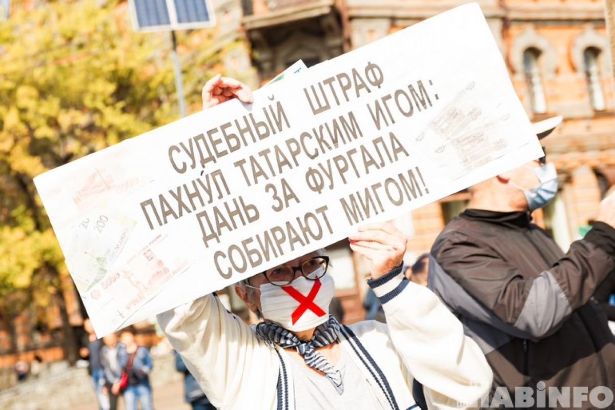 Газом в глаза: противостояние митингующих и силовиков в Хабаровске продолжается