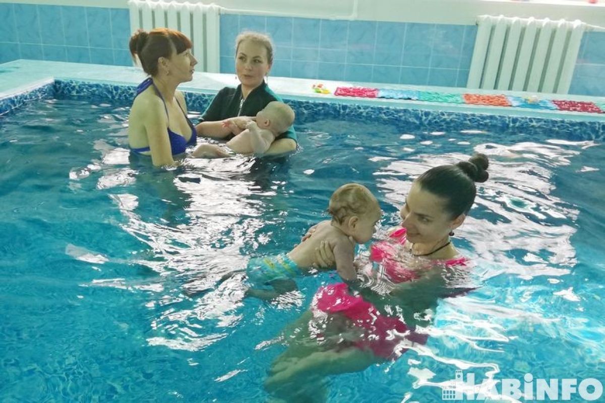 Плавать раньше, чем ходить: грудничковый бассейн открылся в Хабаровске