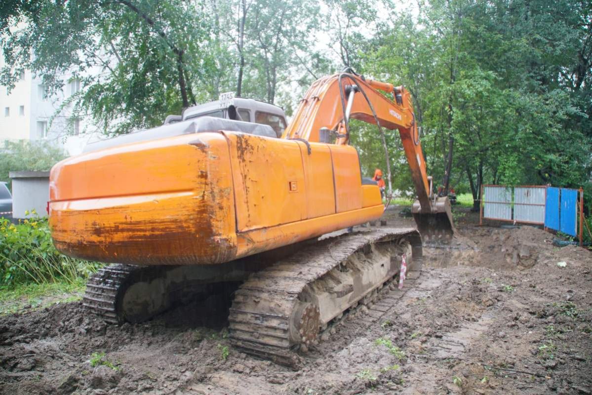 Мэр Хабаровска проверил ход работ по реконструкции водопровода на улице Большой