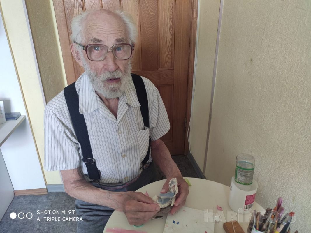93-летний хабаровчанин создаёт удивительные миниатюры из&nbsp;ракушек