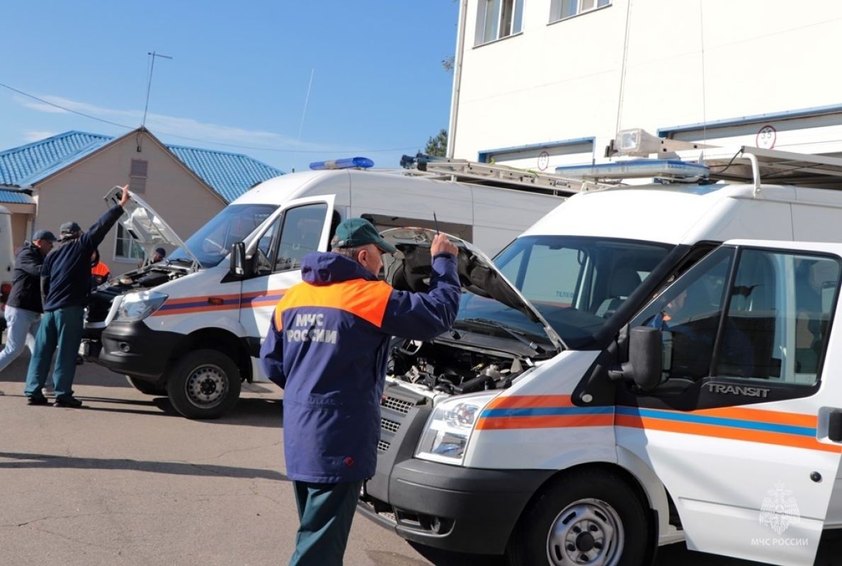 Аварийно-спасательные автомобили МЧС готовы к работе при низких температурах