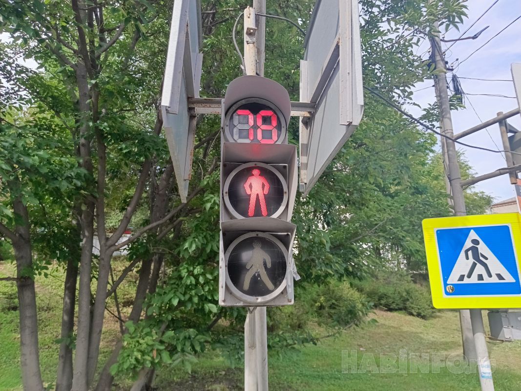 Новые светофоры устанавливают на Проспекте 60-летия Октября в Хабаровске