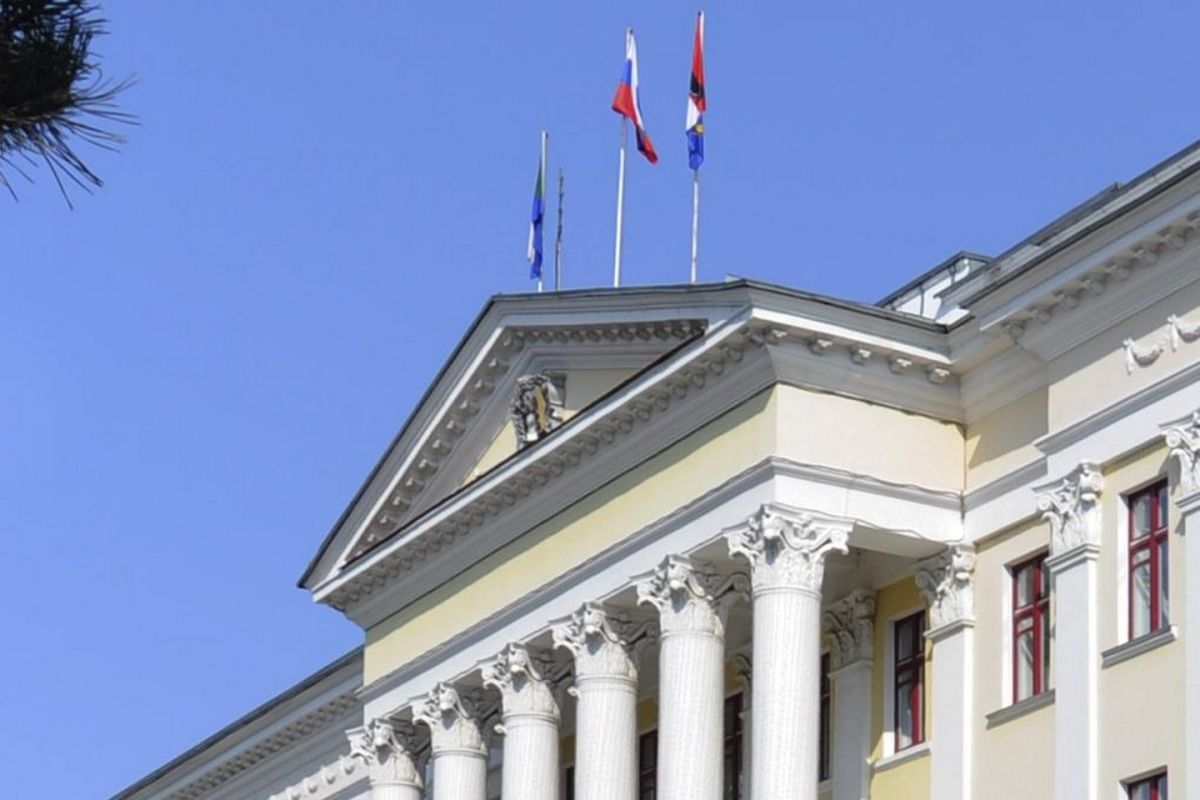 Новые кадры приступили к своим обязанностям в администрации Хабаровска