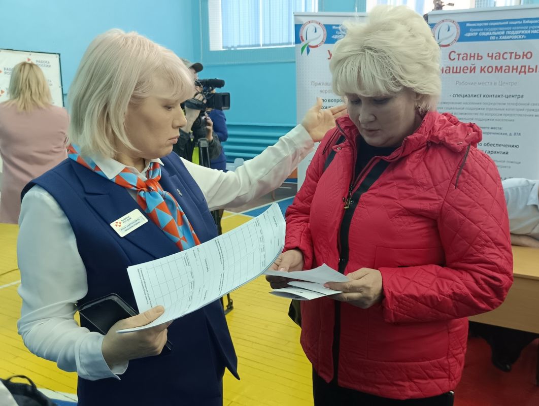 На одной из ярмарок вакансий.