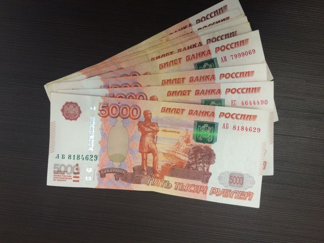 В пригороде Хабаровска рецидивист ограбил пенсионерку прямо у квартиры