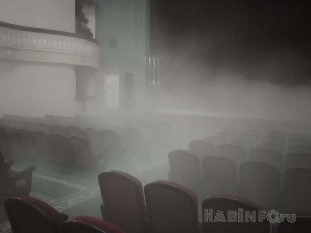 «Авантюристы» в дыму: в Хабаровске едва не загорелся еще один театр