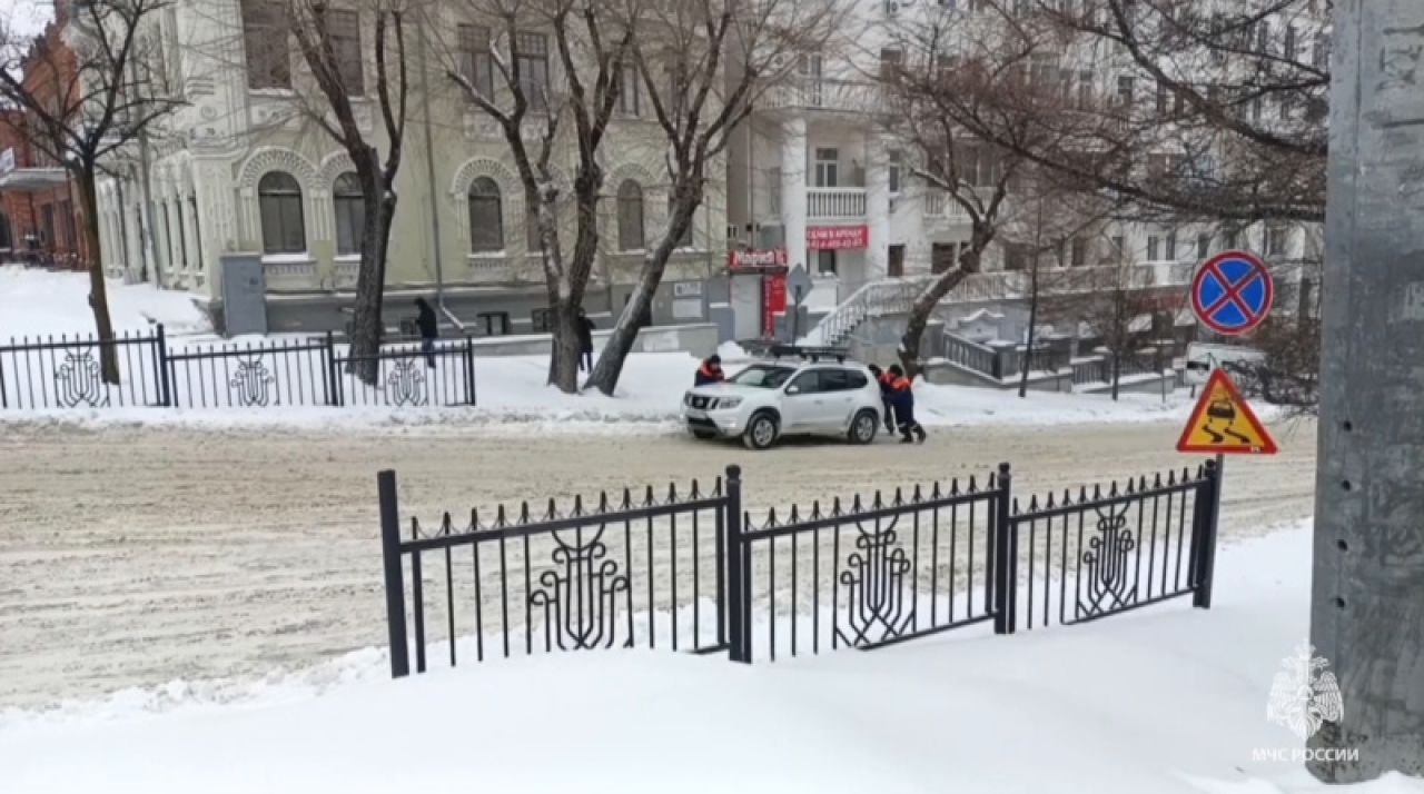 В Хабаровском крае продолжают действовать ограничения на дорогах