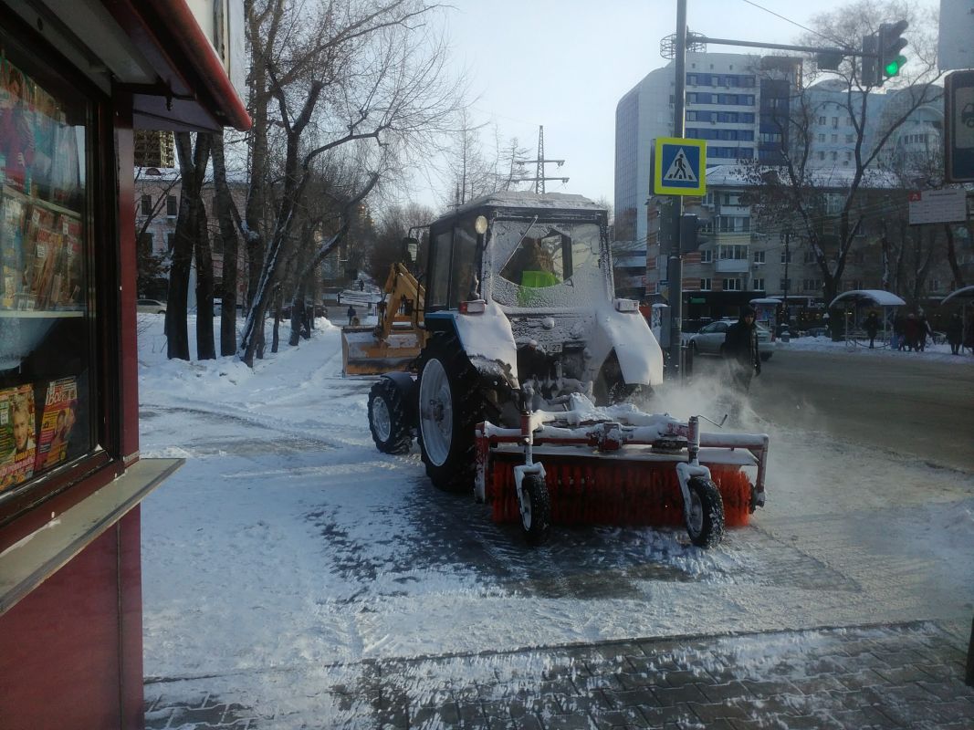 Ночью Хабаровск расчищали от снега